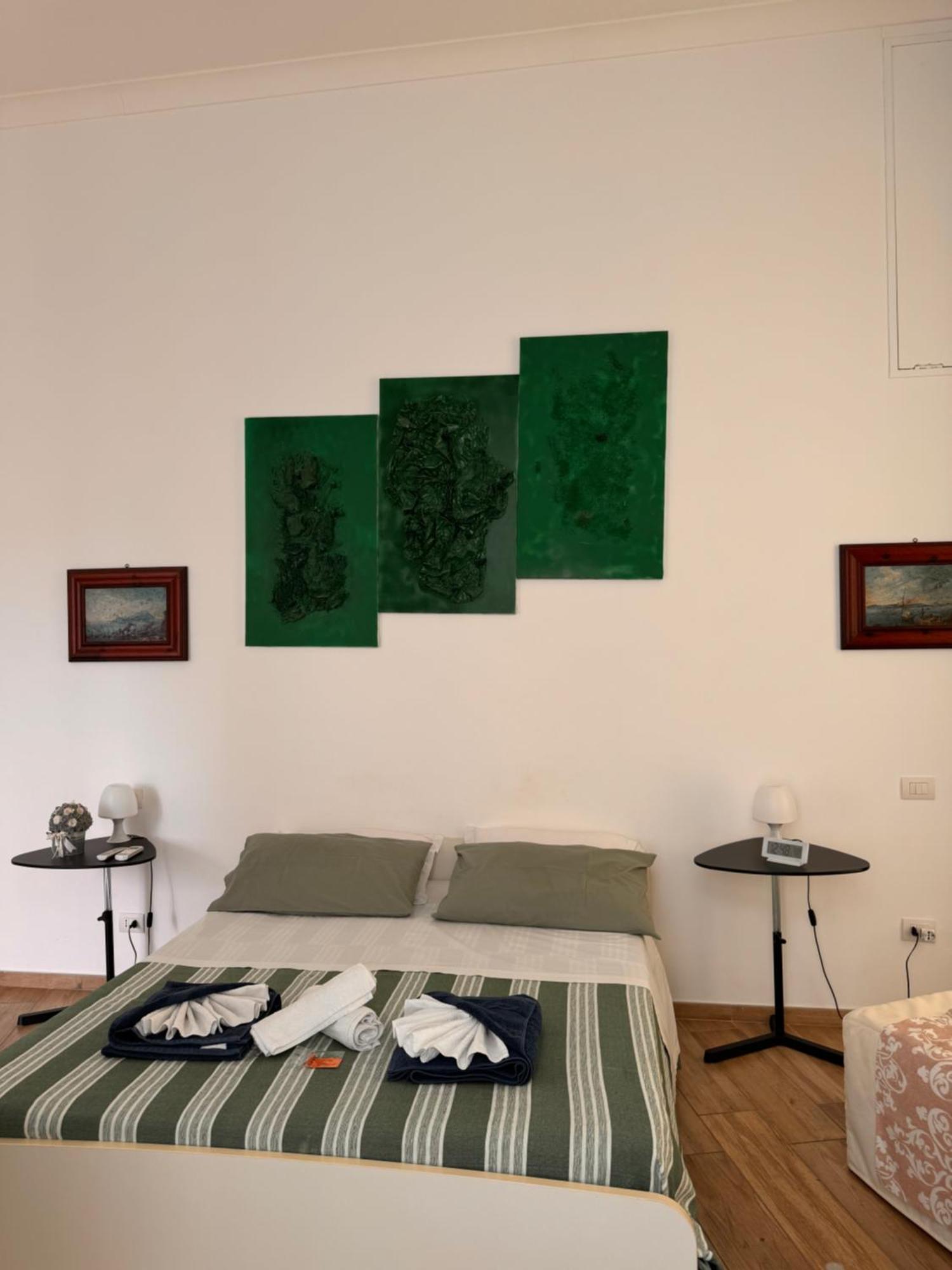 나폴리 Lo Specchio Dei Papiri B&B 외부 사진