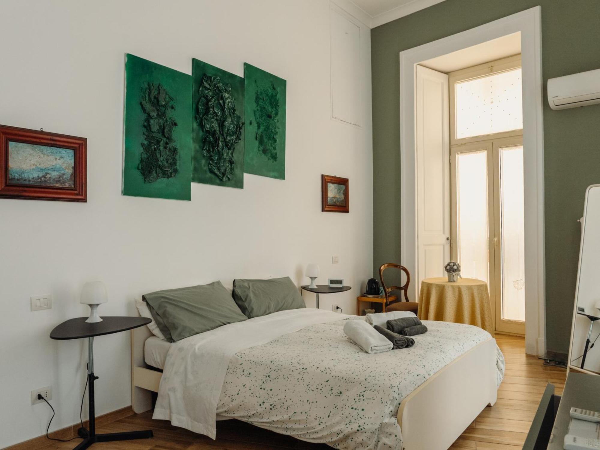 나폴리 Lo Specchio Dei Papiri B&B 외부 사진